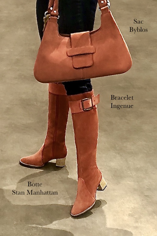 French elegance and refinement for these terracotta orange riding knee-high boots, 
                available in many subtle leather and colour combinations. Record your foot and leg measurements.
We will adjust this pretty boot with zip to your measurements in height and width.
You can customise the boot with your own materials, colours and heels on the "My Favourites" page.
To style your boots, accessories are available from the boots page. 
                Made to measure. Especially suited to thin or thick calves.
                Matching clutches for parties, ceremonies and weddings.   
                You can customize these knee-high boots to perfectly match your tastes or needs, and have a unique model.  
                Choice of leathers, colours, knots and heels. 
                Wide range of materials and shades carefully chosen.  
                Rich collection of flat, low, mid and high heels.  
                Small and large shoe sizes - Florence KOOIJMAN